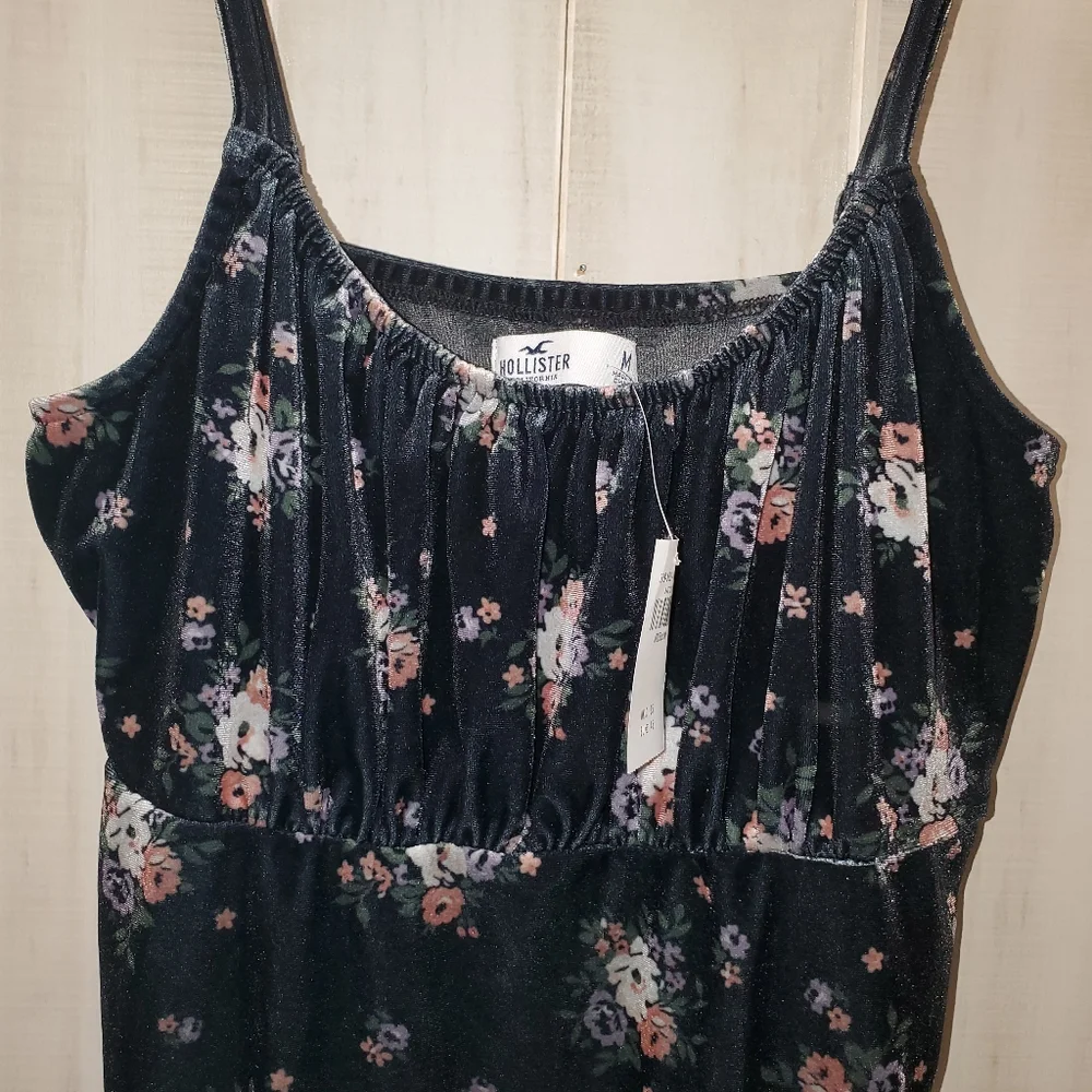 Hollister Velvet Dress Size M - NEW with Tags - Picture 5 of 9